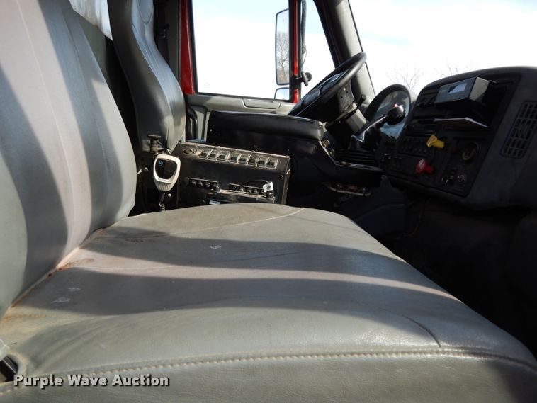 image for item DE4332 2007 International 7400 dump truck