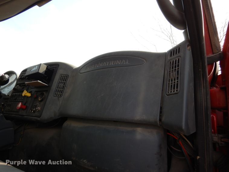 image for item DE4332 2007 International 7400 dump truck