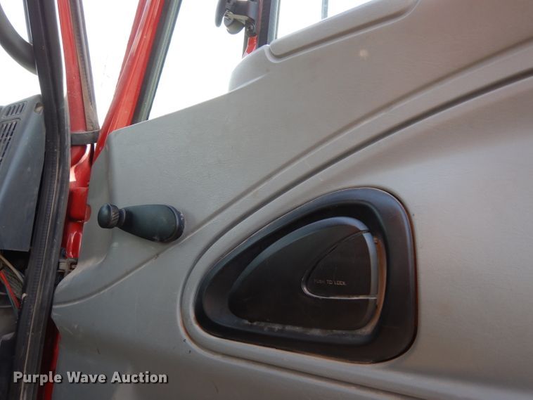 image for item DE4332 2007 International 7400 dump truck