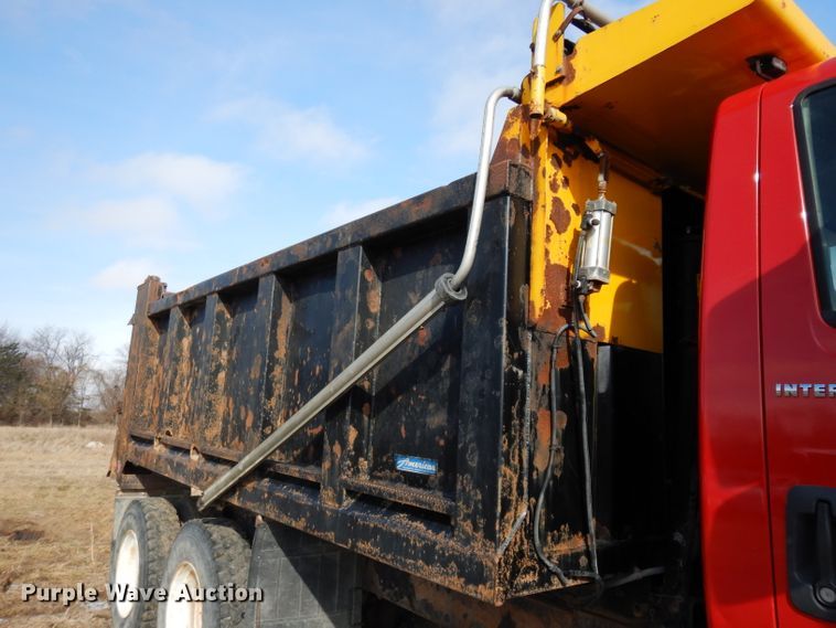image for item DE4332 2007 International 7400 dump truck