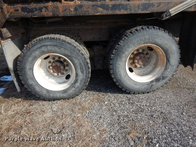 image for item DE4332 2007 International 7400 dump truck