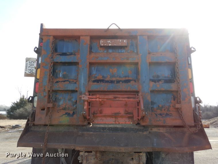 image for item DE4332 2007 International 7400 dump truck