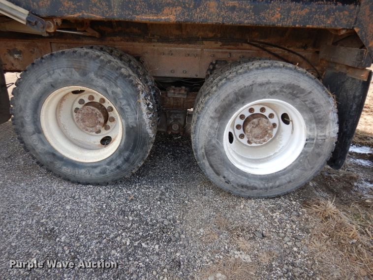 image for item DE4332 2007 International 7400 dump truck