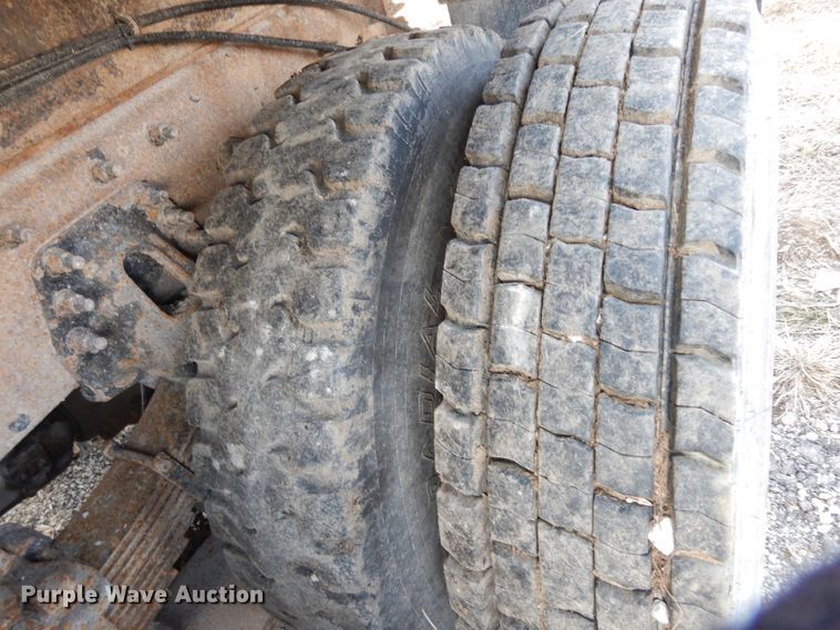 image for item DE4332 2007 International 7400 dump truck