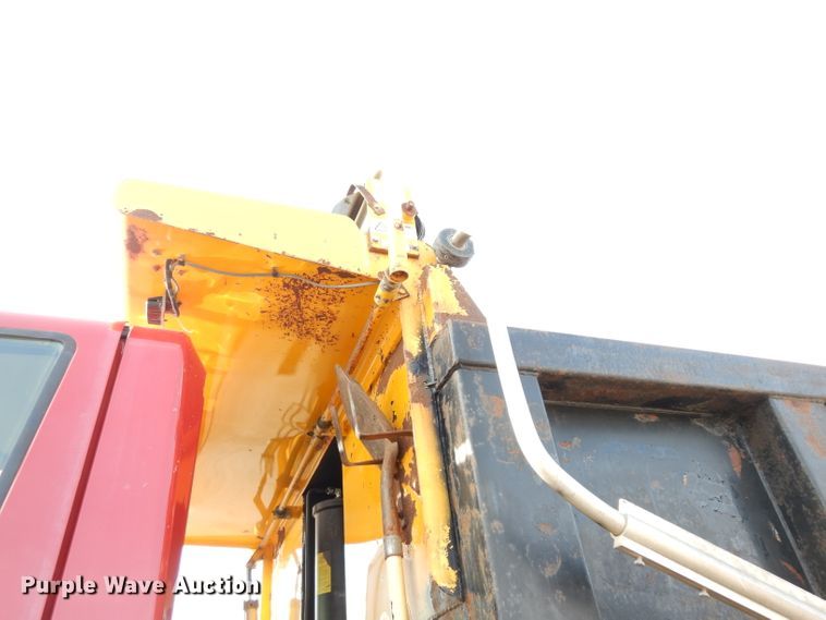 image for item DE4332 2007 International 7400 dump truck