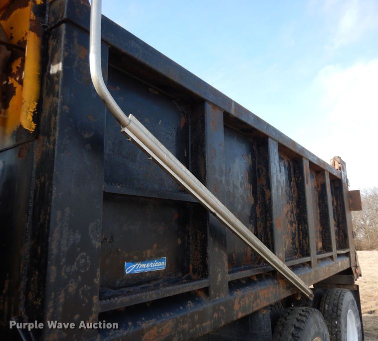 image for item DE4332 2007 International 7400 dump truck