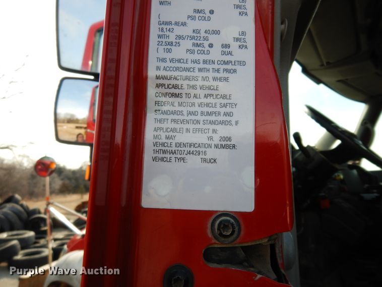 image for item DE4332 2007 International 7400 dump truck