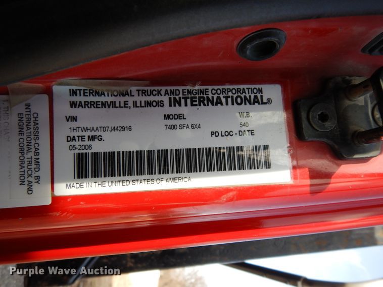 image for item DE4332 2007 International 7400 dump truck