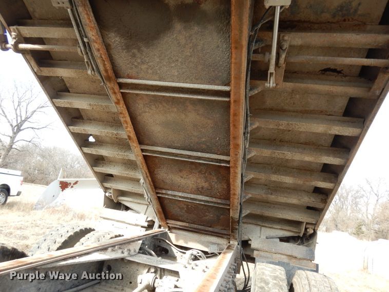 image for item DE4332 2007 International 7400 dump truck