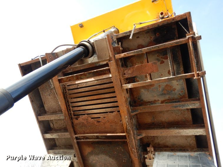 image for item DE4332 2007 International 7400 dump truck