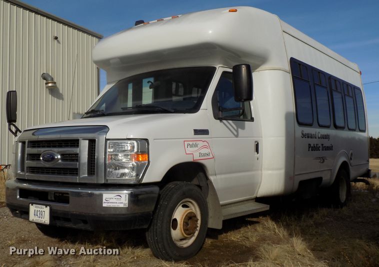 image for item DG2496 2013 Ford Econoline E450 Super Duty shuttle bus