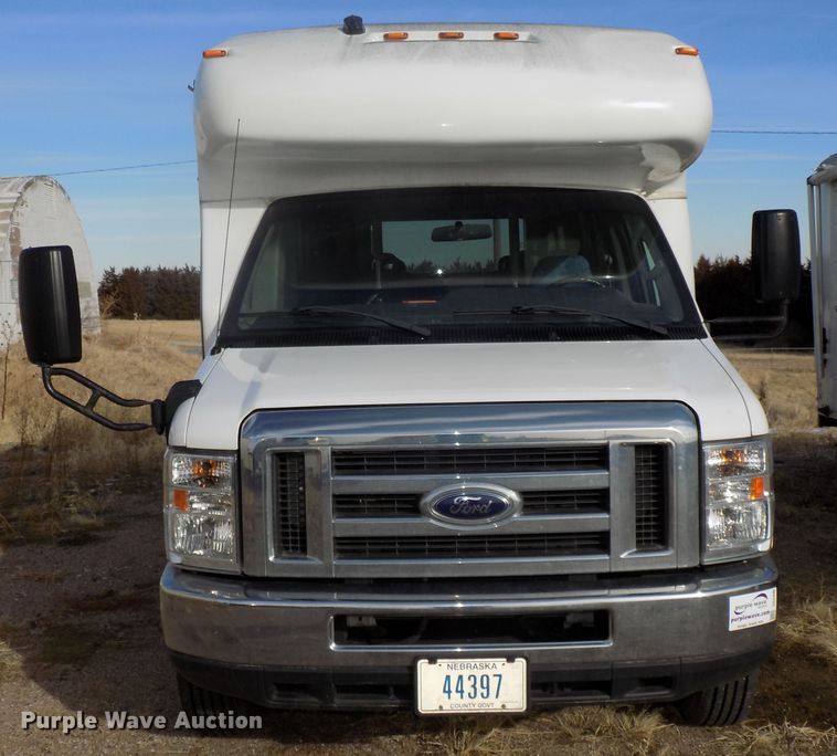 image for item DG2496 2013 Ford Econoline E450 Super Duty shuttle bus