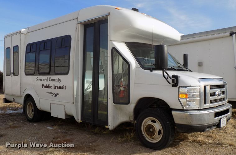 image for item DG2496 2013 Ford Econoline E450 Super Duty shuttle bus