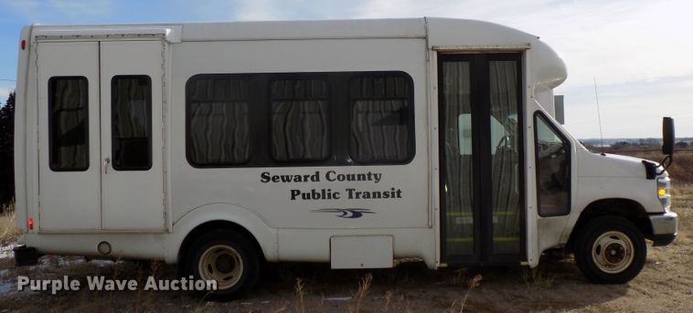 image for item DG2496 2013 Ford Econoline E450 Super Duty shuttle bus