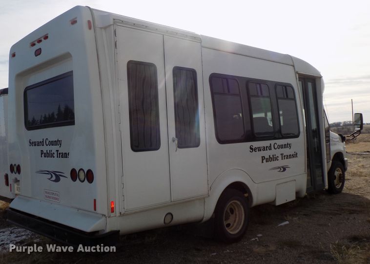 image for item DG2496 2013 Ford Econoline E450 Super Duty shuttle bus