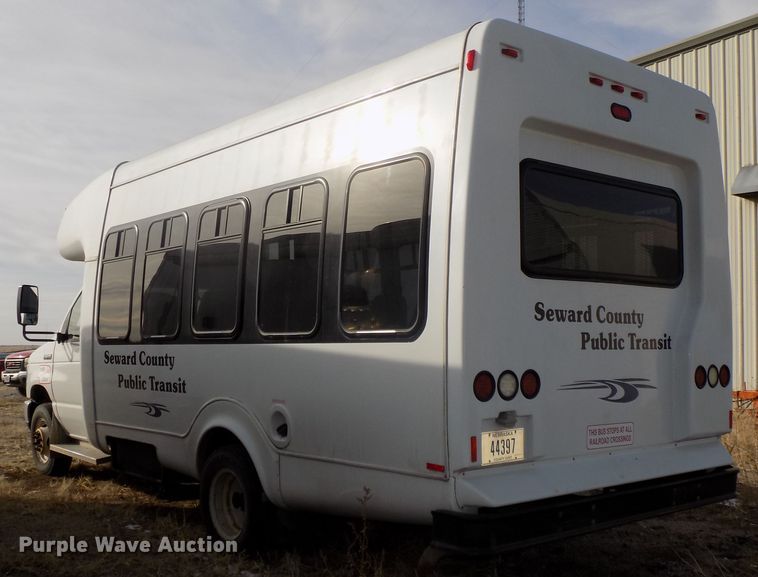 image for item DG2496 2013 Ford Econoline E450 Super Duty shuttle bus