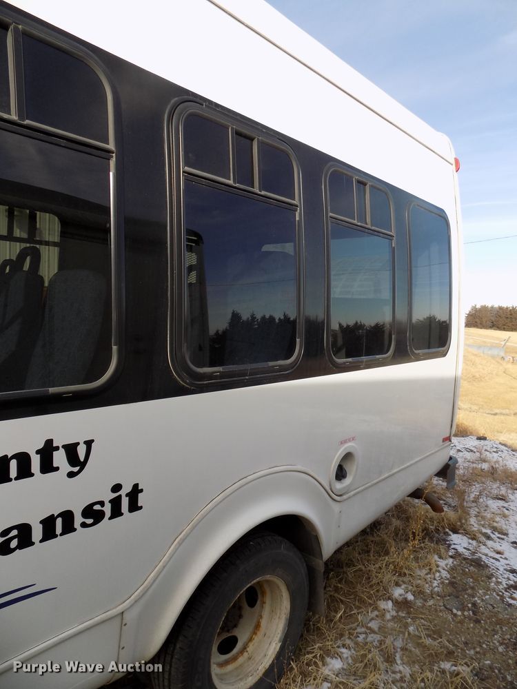 image for item DG2496 2013 Ford Econoline E450 Super Duty shuttle bus