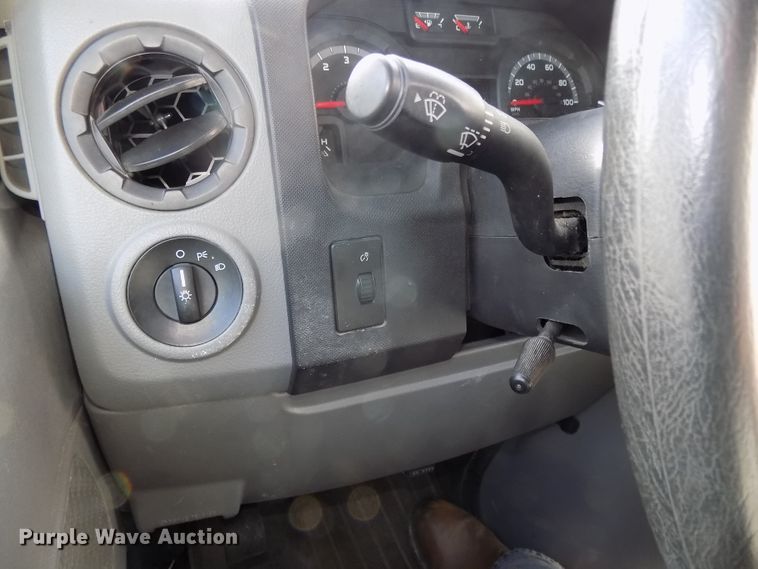 image for item DG2496 2013 Ford Econoline E450 Super Duty shuttle bus