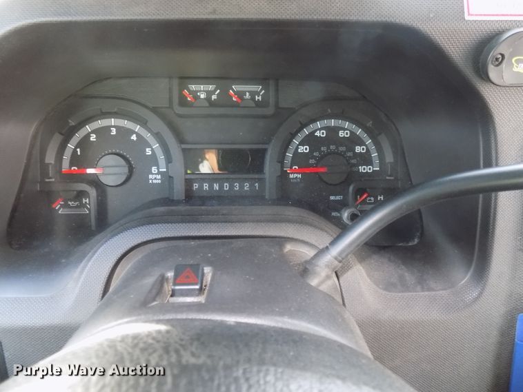 image for item DG2496 2013 Ford Econoline E450 Super Duty shuttle bus