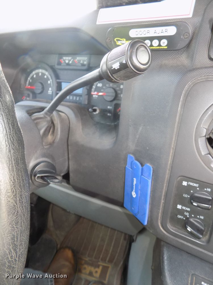 image for item DG2496 2013 Ford Econoline E450 Super Duty shuttle bus