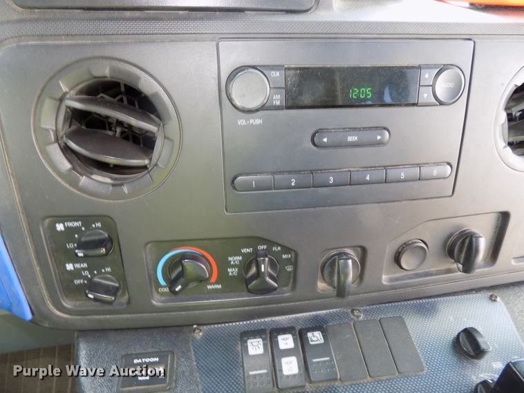 image for item DG2496 2013 Ford Econoline E450 Super Duty shuttle bus