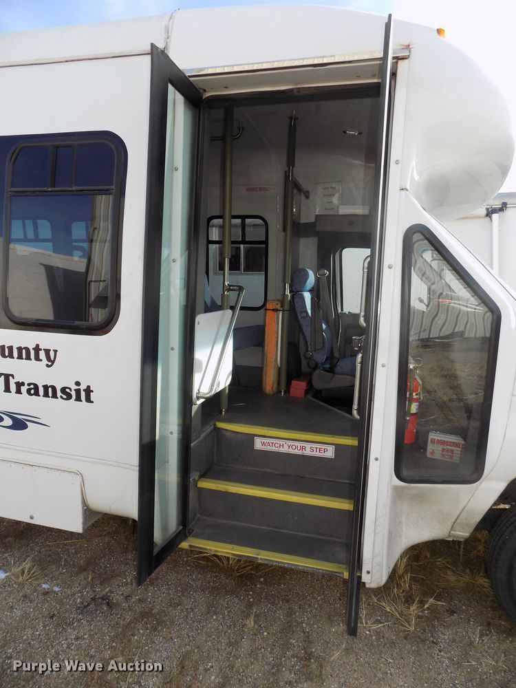 image for item DG2496 2013 Ford Econoline E450 Super Duty shuttle bus