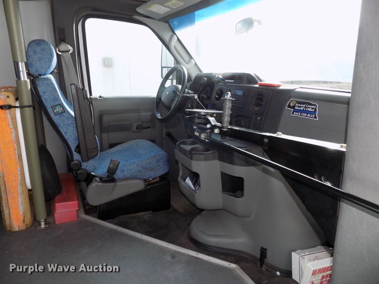 image for item DG2496 2013 Ford Econoline E450 Super Duty shuttle bus