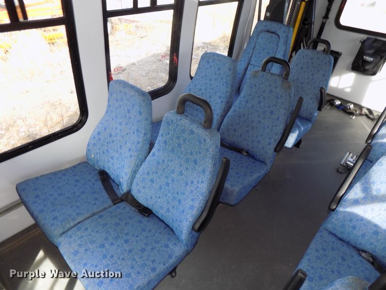 image for item DG2496 2013 Ford Econoline E450 Super Duty shuttle bus