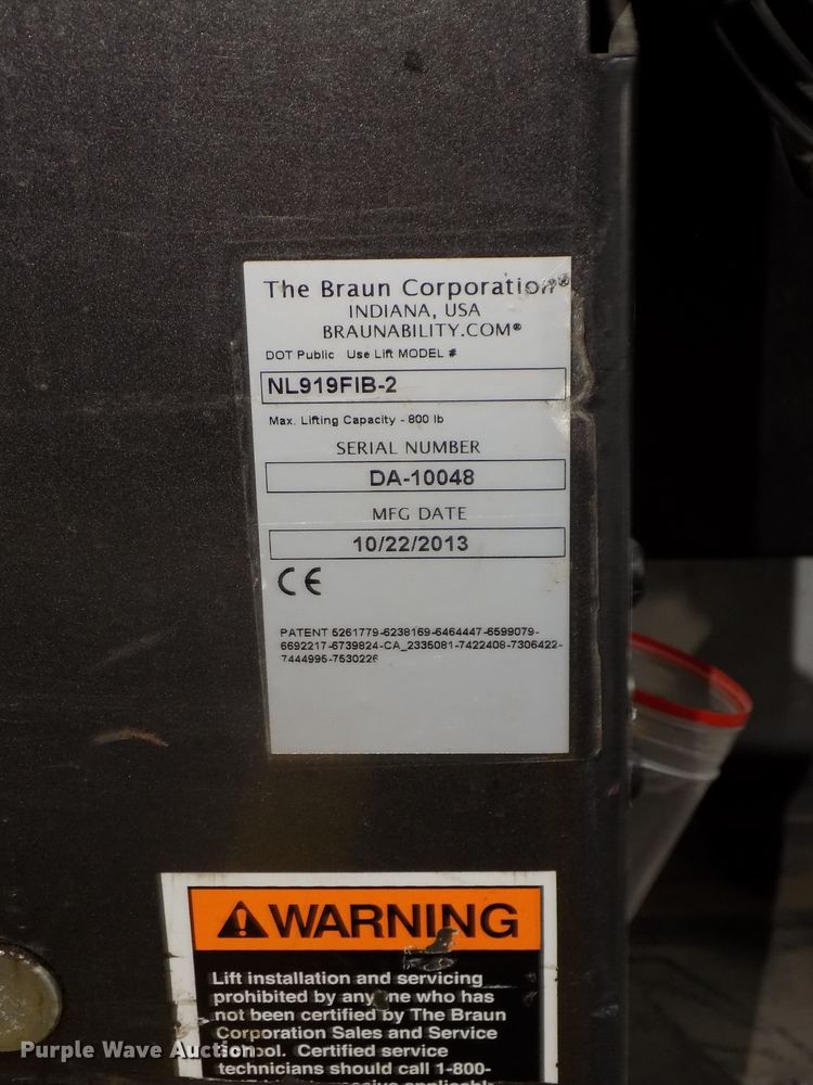 image for item DG2496 2013 Ford Econoline E450 Super Duty shuttle bus