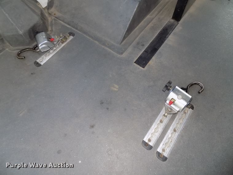 image for item DG2496 2013 Ford Econoline E450 Super Duty shuttle bus