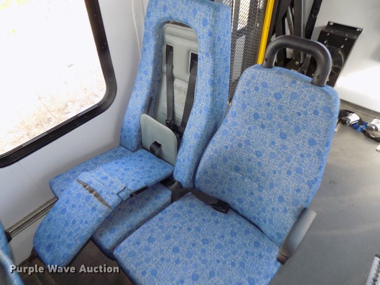 image for item DG2496 2013 Ford Econoline E450 Super Duty shuttle bus