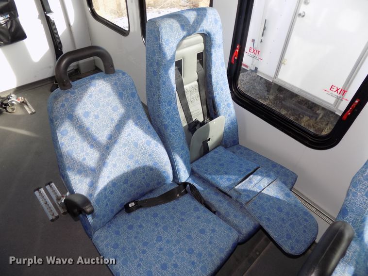 image for item DG2496 2013 Ford Econoline E450 Super Duty shuttle bus