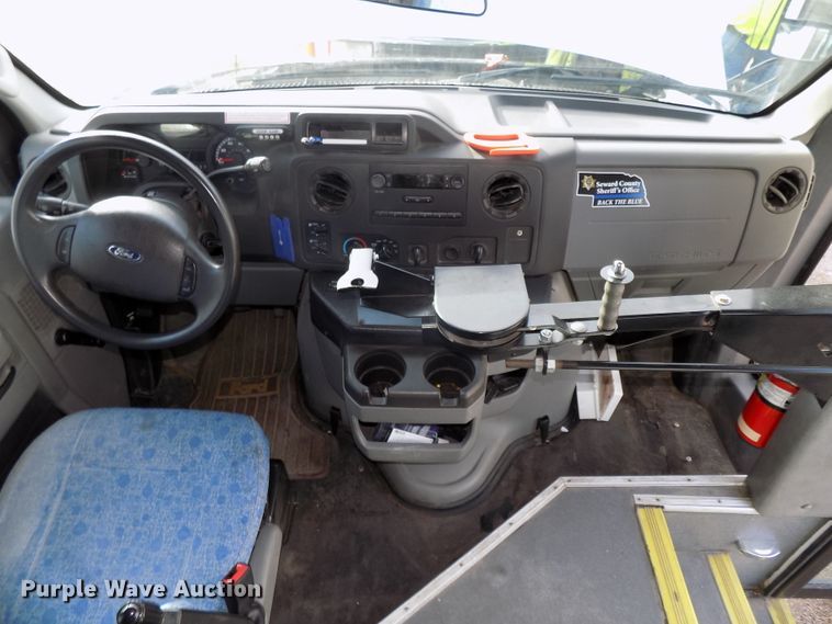 image for item DG2496 2013 Ford Econoline E450 Super Duty shuttle bus
