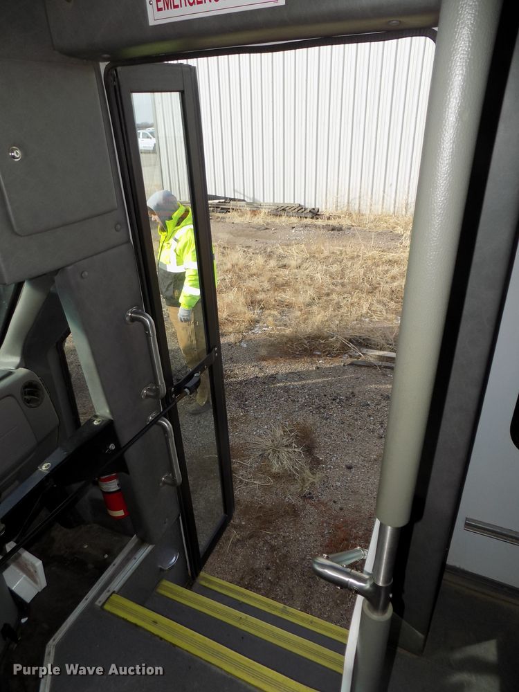 image for item DG2496 2013 Ford Econoline E450 Super Duty shuttle bus