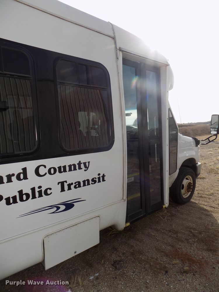 image for item DG2496 2013 Ford Econoline E450 Super Duty shuttle bus