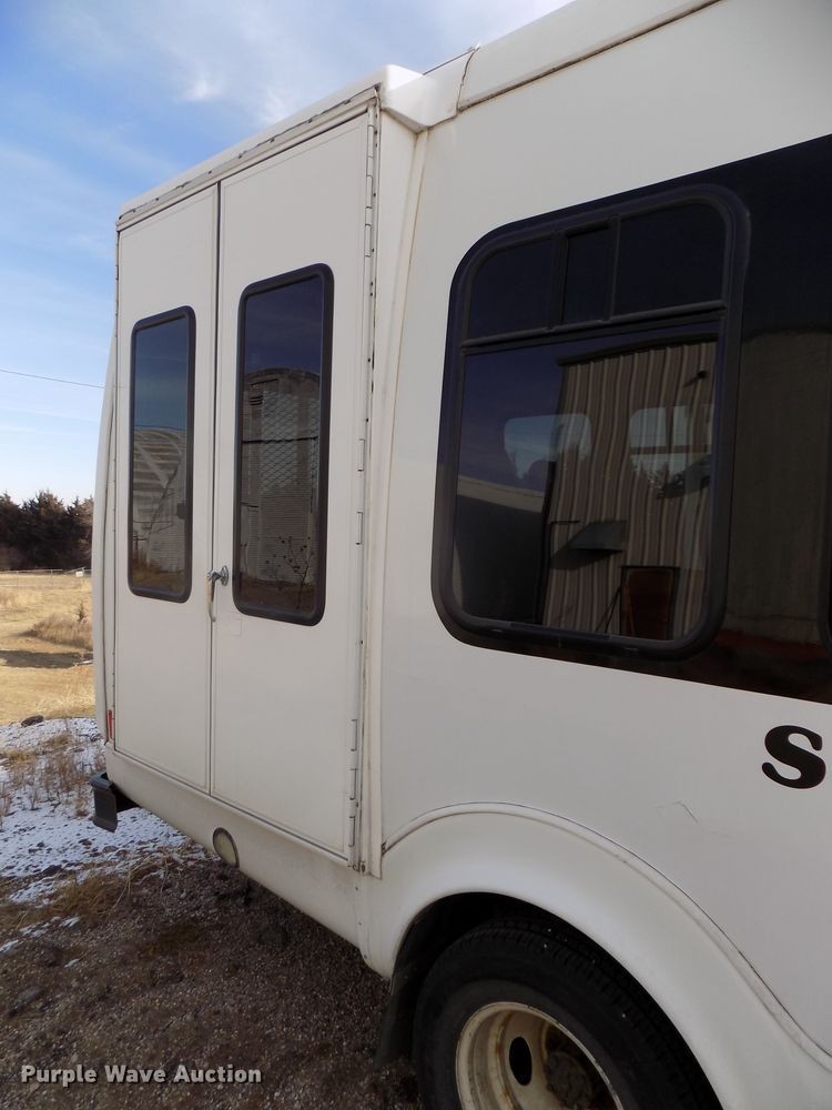 image for item DG2496 2013 Ford Econoline E450 Super Duty shuttle bus