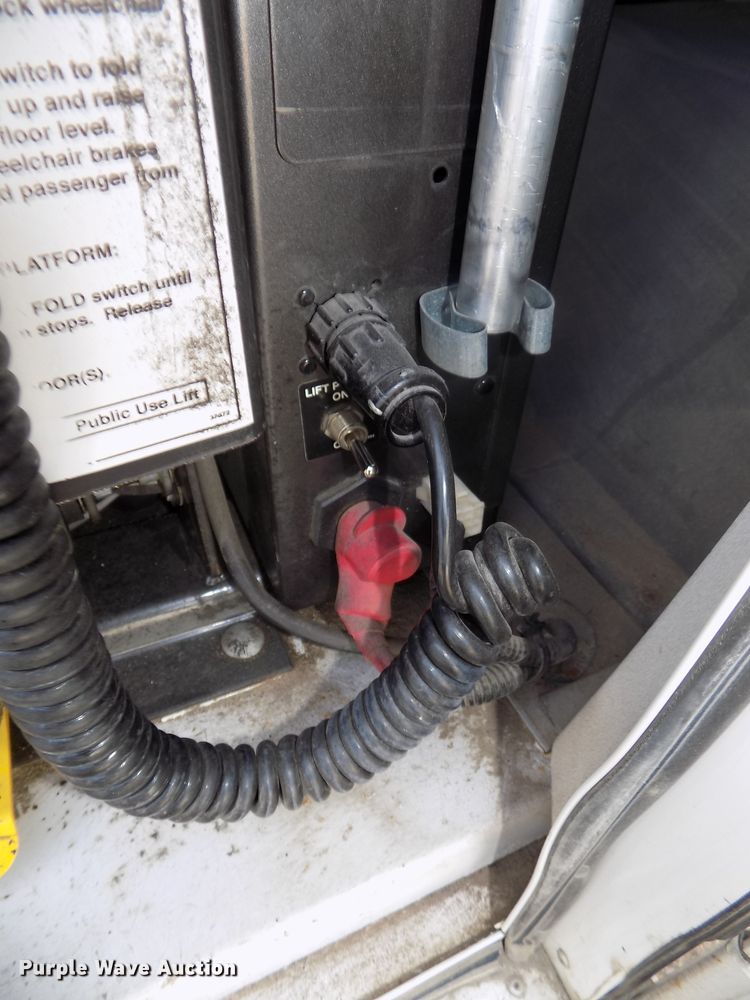 image for item DG2496 2013 Ford Econoline E450 Super Duty shuttle bus