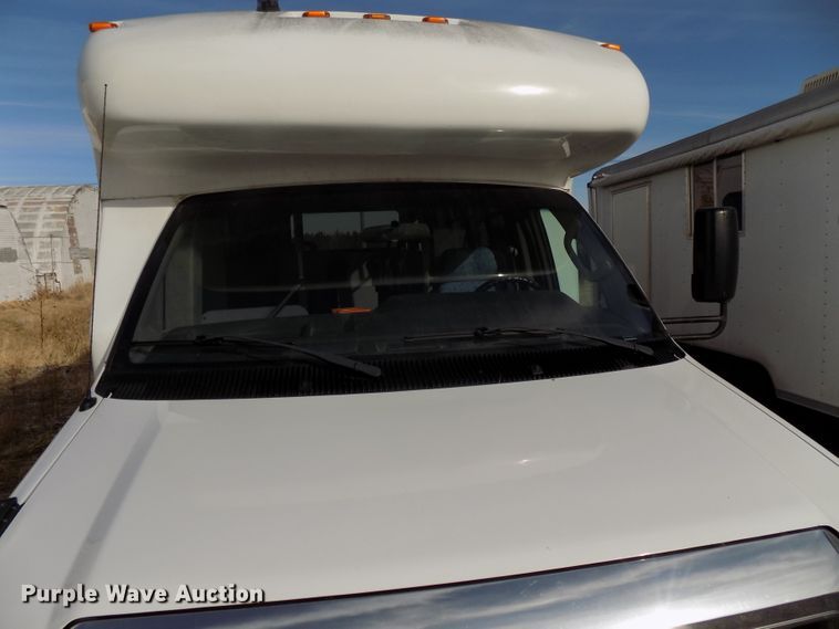 image for item DG2496 2013 Ford Econoline E450 Super Duty shuttle bus