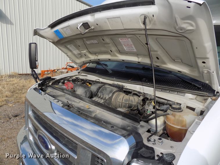 image for item DG2496 2013 Ford Econoline E450 Super Duty shuttle bus