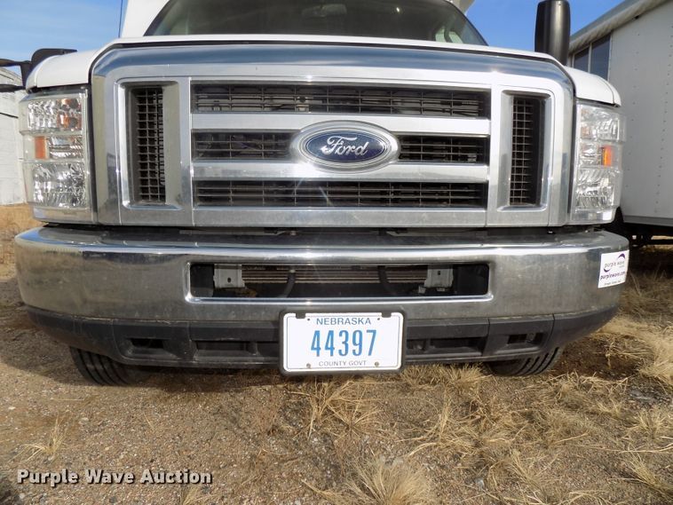 image for item DG2496 2013 Ford Econoline E450 Super Duty shuttle bus