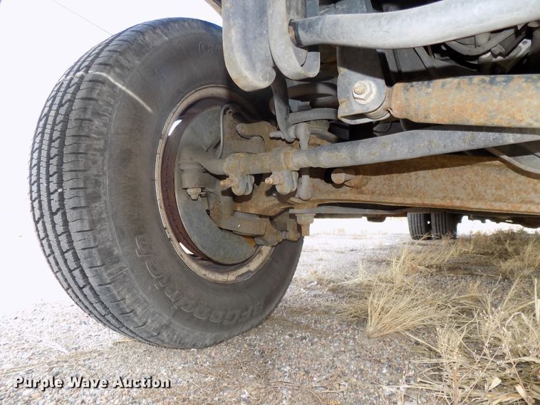 image for item DG2496 2013 Ford Econoline E450 Super Duty shuttle bus