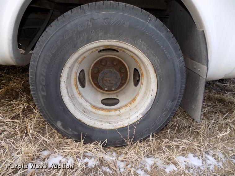 image for item DG2496 2013 Ford Econoline E450 Super Duty shuttle bus