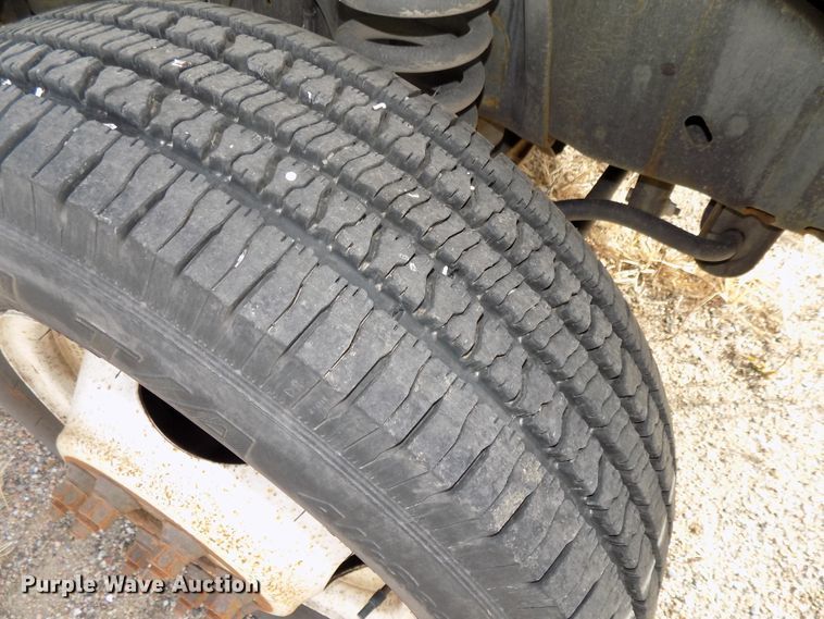 image for item DG2496 2013 Ford Econoline E450 Super Duty shuttle bus