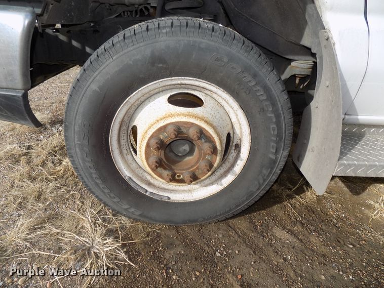 image for item DG2496 2013 Ford Econoline E450 Super Duty shuttle bus