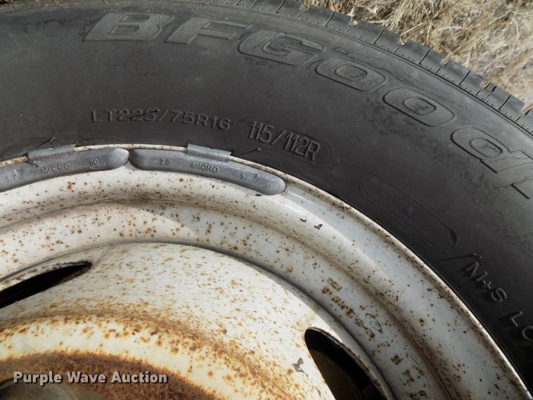 image for item DG2496 2013 Ford Econoline E450 Super Duty shuttle bus