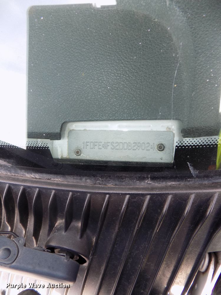 image for item DG2496 2013 Ford Econoline E450 Super Duty shuttle bus