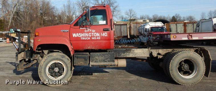 image for item DH5074 1994 Chevrolet Kodiak C6500 semi truck
