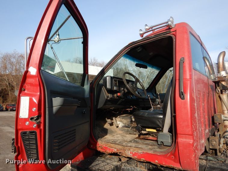 image for item DH5074 1994 Chevrolet Kodiak C6500 semi truck