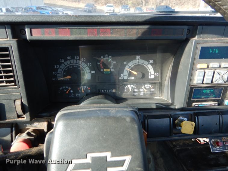 image for item DH5074 1994 Chevrolet Kodiak C6500 semi truck