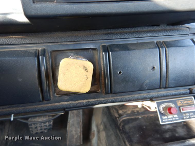 image for item DH5074 1994 Chevrolet Kodiak C6500 semi truck